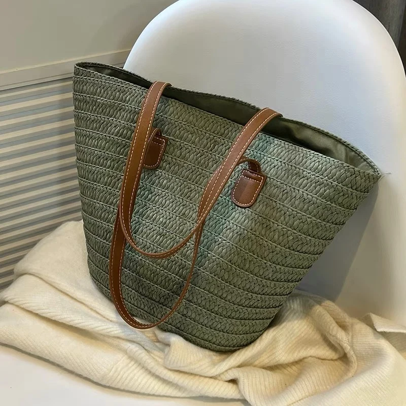 Elegante und geräumige Strohtasche mit Ledergriff Skanto