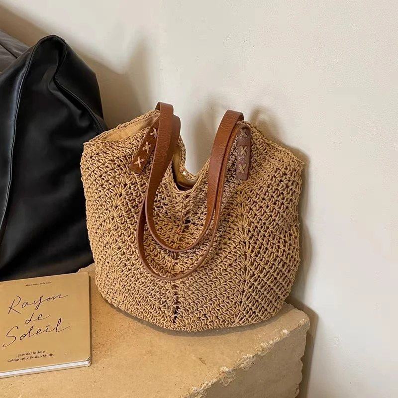 Handgefertigte Strandtasche mit eleganten Ledergriffen Skanto