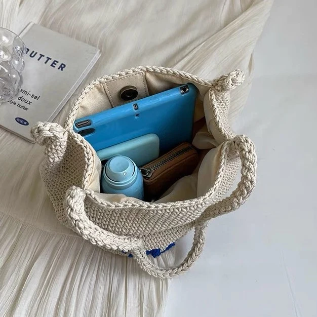 Handgeknüpfte Tragetasche mit hellem Sommerdesign Skanto
