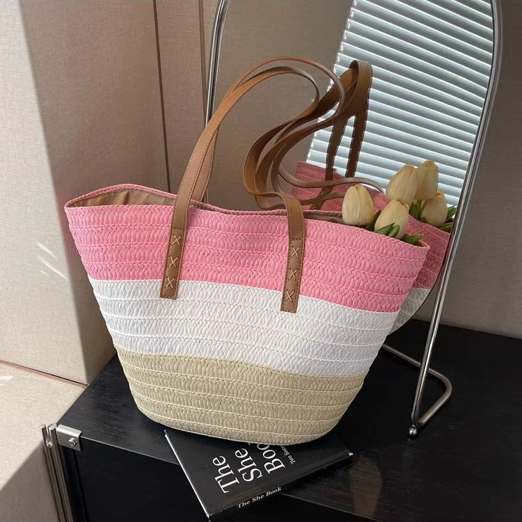 Gepolsterte Strohtasche mit dekorativen Ledergriffen Skanto