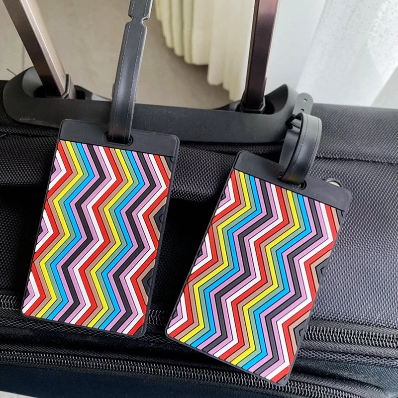 Lebhafter Chevron-Muster Kofferanhänger Skanto