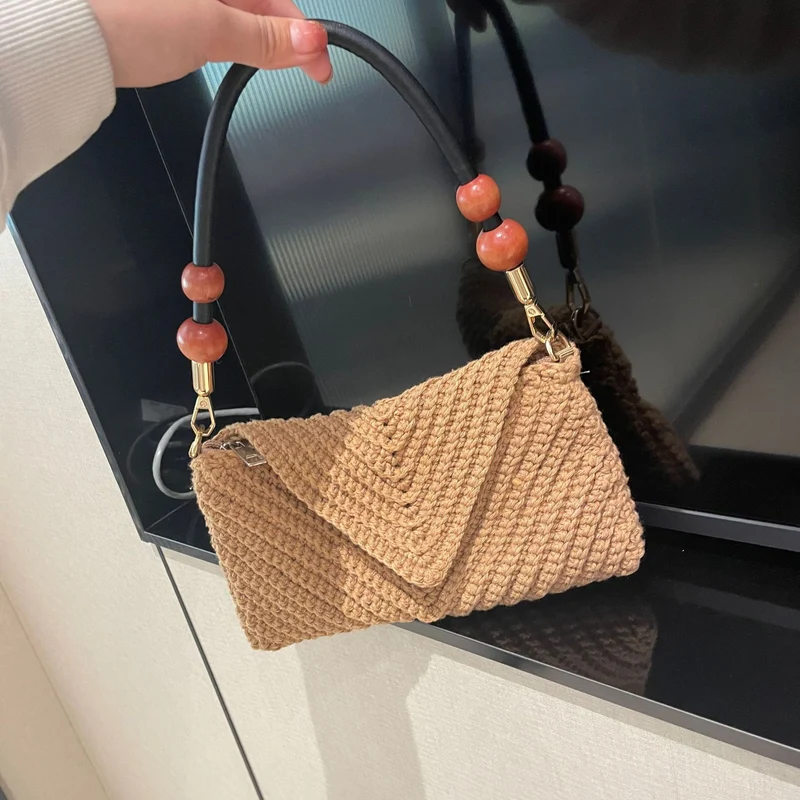 Handtasche mit stilvollen eingesetzten Griffen Skanto