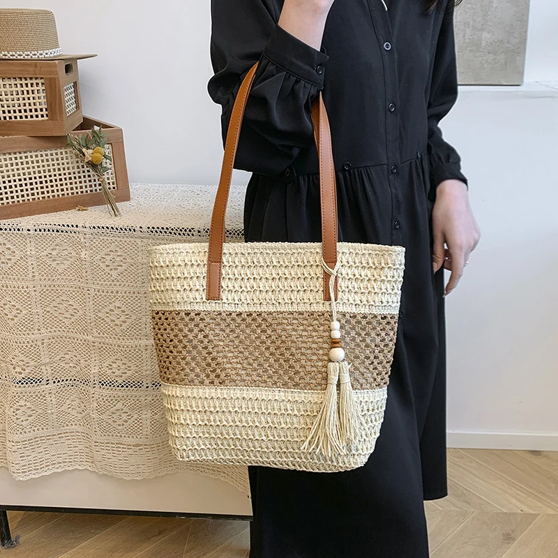Strandtasche mit dekorativem Quastenanhänger Skanto