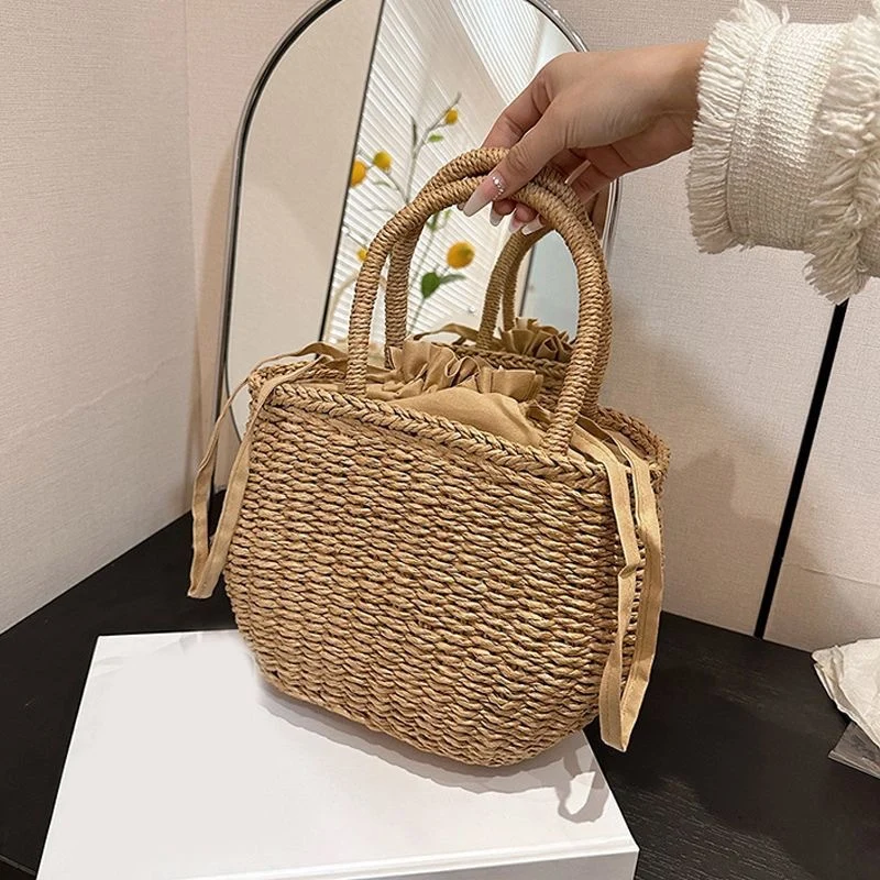 Handgewebte Korbtasche mit eleganter Schleife Skanto