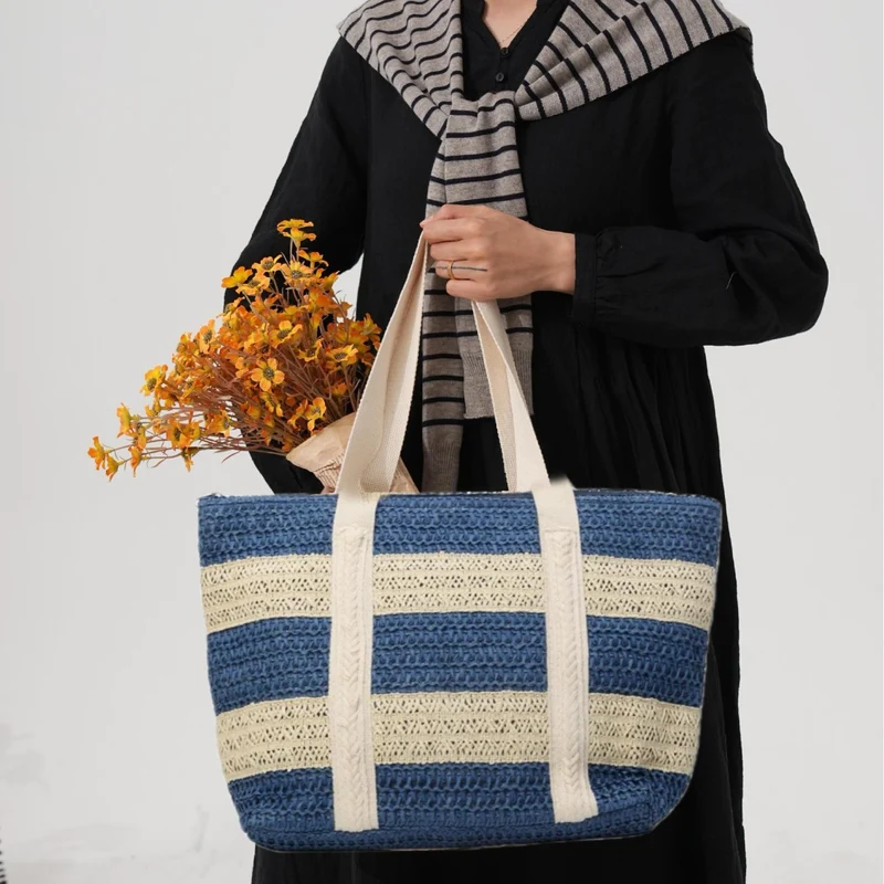 Handgefertigte Strandtasche mit auffälligem Streifendesign Skanto