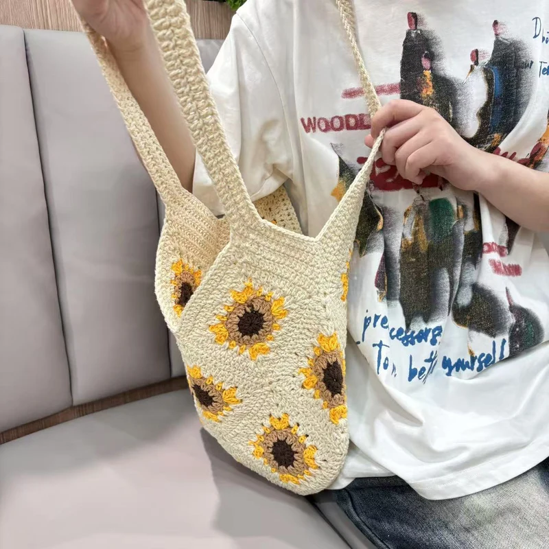 Handgefertigte Makramee-Tasche mit Sonnenblumenmuster Skanto