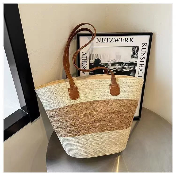 Moderner Stroh-Shopper mit stilvollen Ledergriffen Skanto