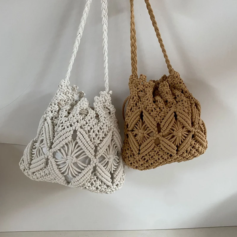 Handgeknüpfte Umhängetasche mit floralen Details Skanto
