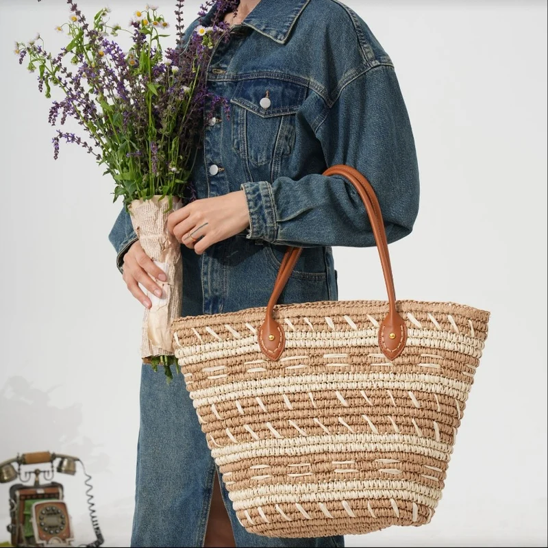 Dekorative Strohtasche mit robusten Ledergriffen Skanto