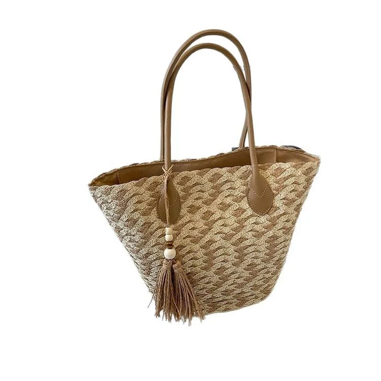 Stroh-Tote-Bag mit stilvollem Zickzackmuster und Ledergriff Skanto