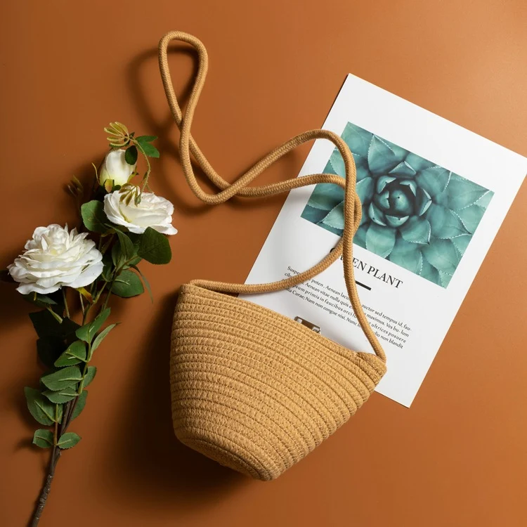 Handgeknüpfte Handtasche mit stilvollem Textilmix Skanto