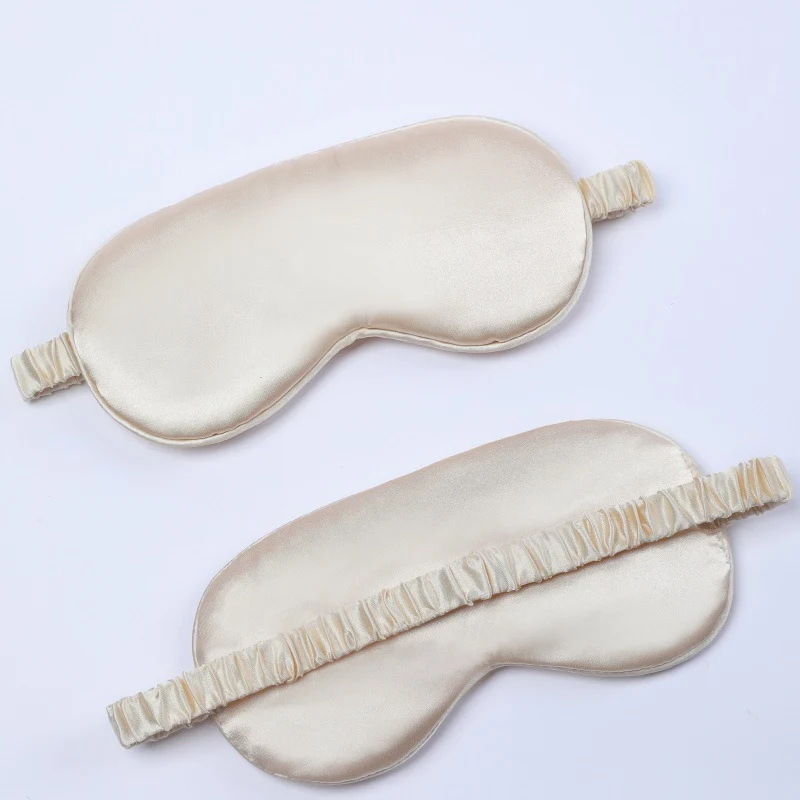Seidenweiche Maske für Damen mit gepolstertem Augenbereich, verstellbarem Gummiband und Aufbewahrungsbeutel Skanto