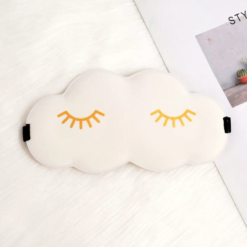 Skanto Niedliche Wolken-Schlafmaske für Damen aus Memory-Schaum mit ergonomischer Polsterung und verstellbarem Gummiband Skanto