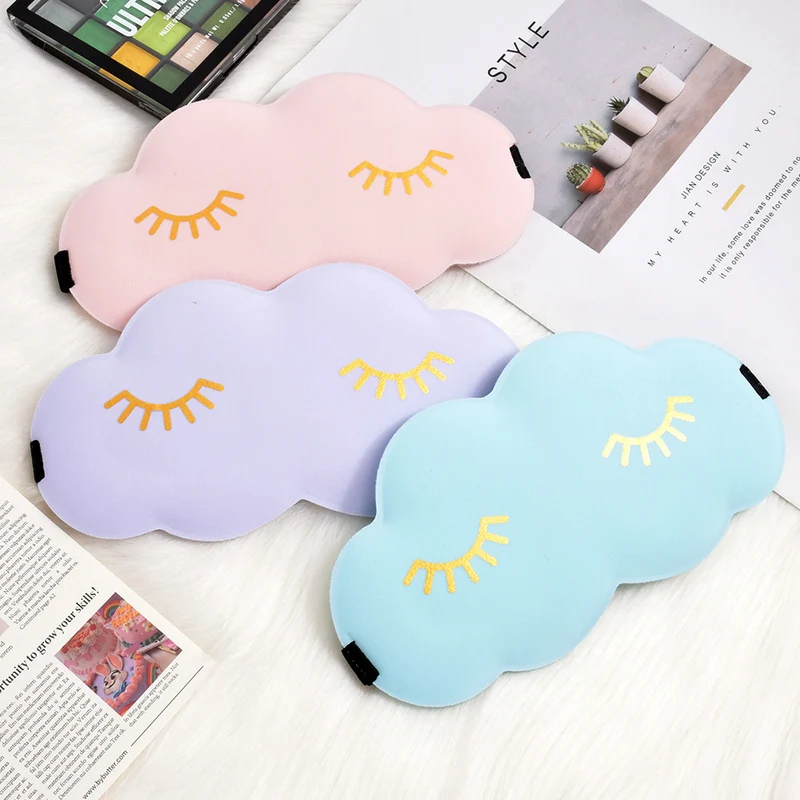 Skanto Niedliche Wolken-Schlafmaske für Damen aus Memory-Schaum mit ergonomischer Polsterung und verstellbarem Gummiband Skanto