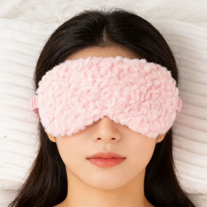 Luxuriöse Schlafmaske für Damen mit voluminösem Kunstfellbezug und weich gepolstertem Augenbereich Skanto