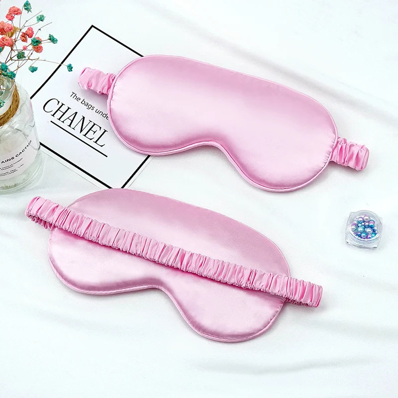 Atmungsaktive Satin-Augenmaske für Damen mit ergonomischer Wölbung, weicher Polsterung und gerafftem Anti-Rutsch-Band Skanto