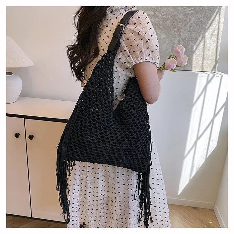 Makramee Hobo Bag mit Fransen und robustem Design Skanto