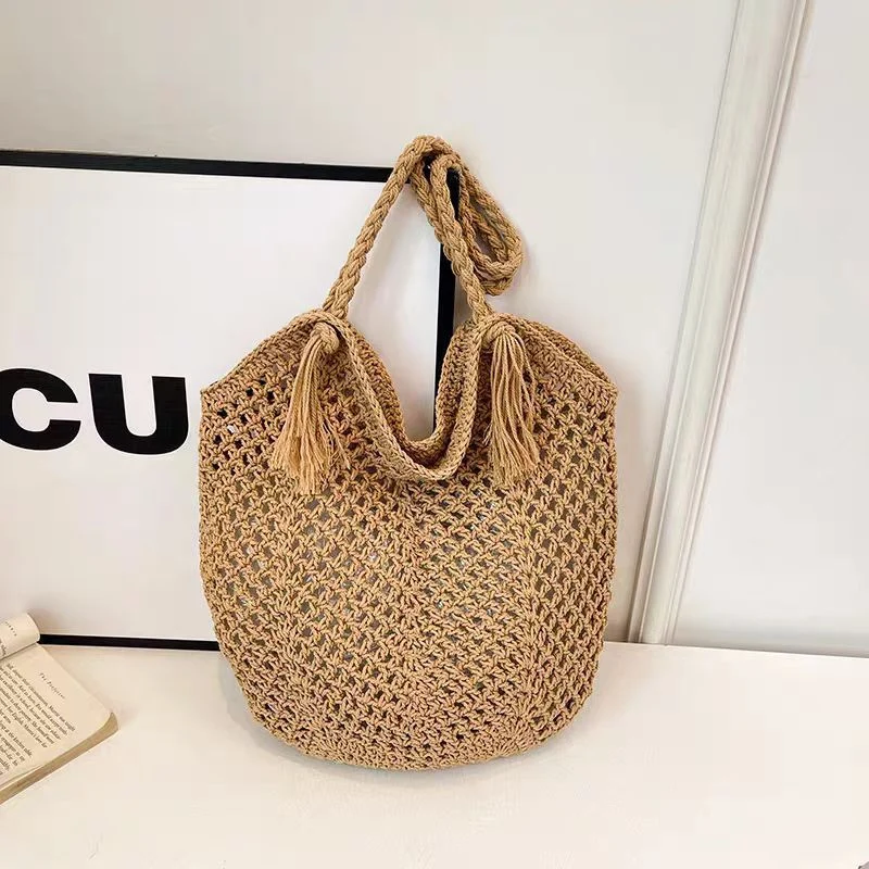 Handgefertigte Strohtasche mit Quasten Skanto