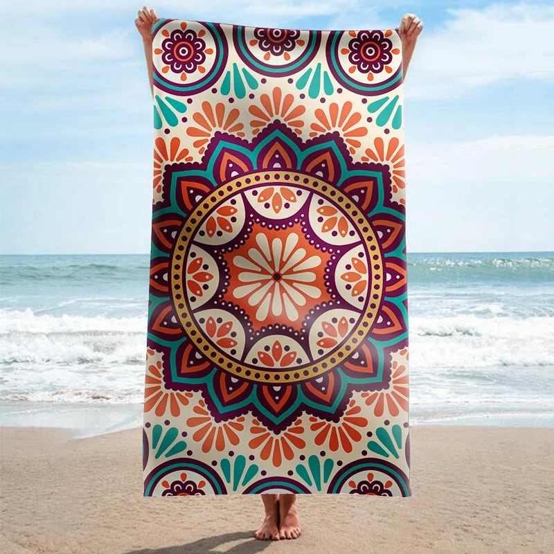 Strandtuch mit künstlerischem Mandala-Design Skanto