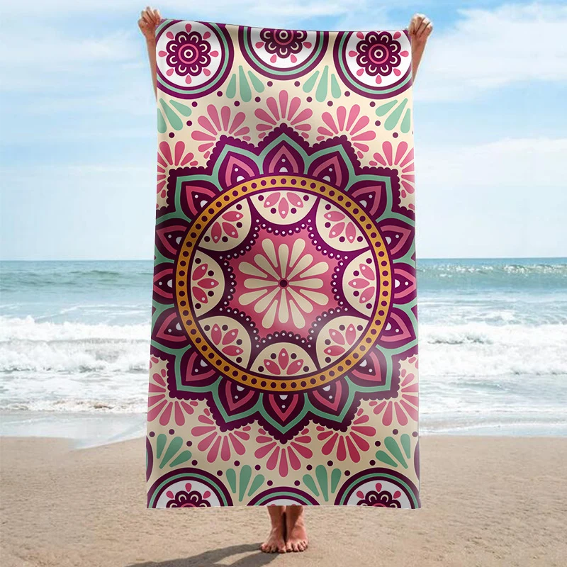 Strandtuch mit künstlerischem Mandala-Design Skanto