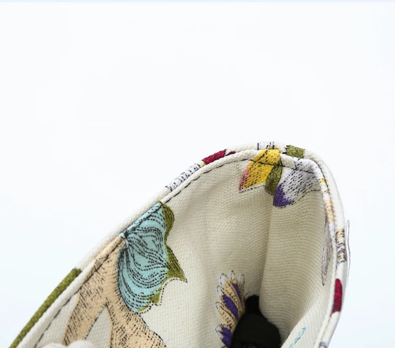 Elegante Strandtasche mit Blumenstickerei Skanto