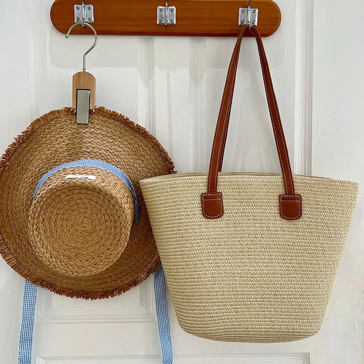 Klassische Strohtasche mit Lederakzenten Skanto