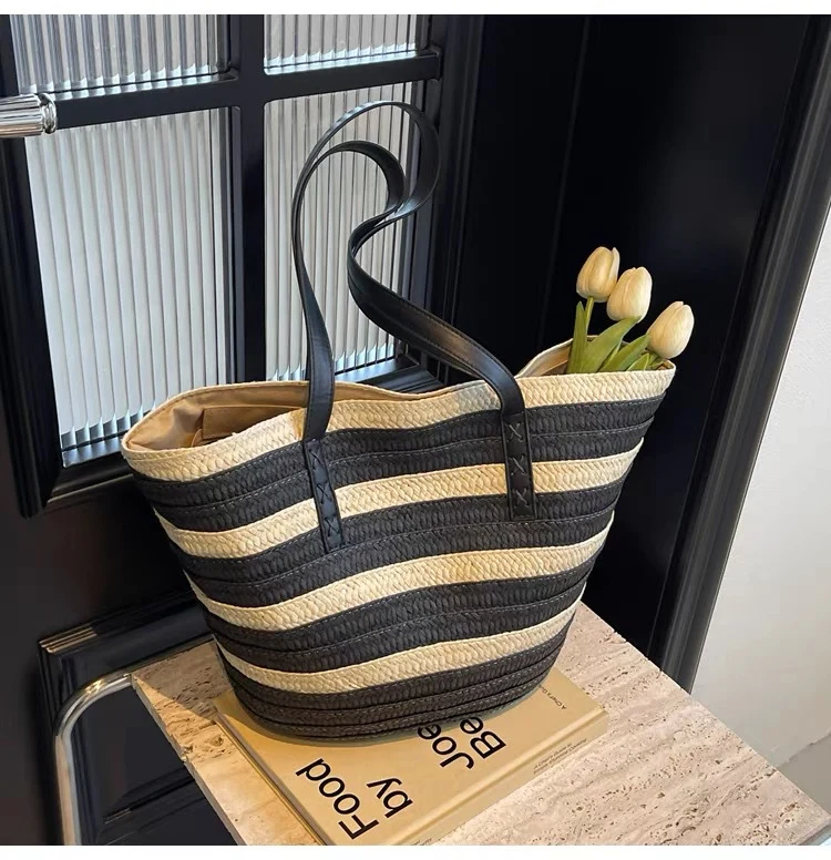 Geflochtene Strandtasche mit robusten Ledergriffen Skanto