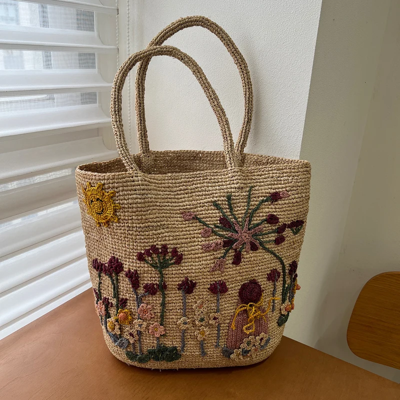 Handgemachte Strohtasche mit Blumenstickerei Skanto