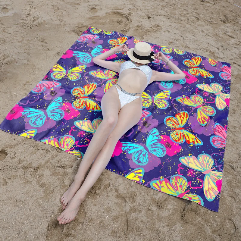 Strandtuch mit lebhaftem Schmetterlingsdesign Skanto