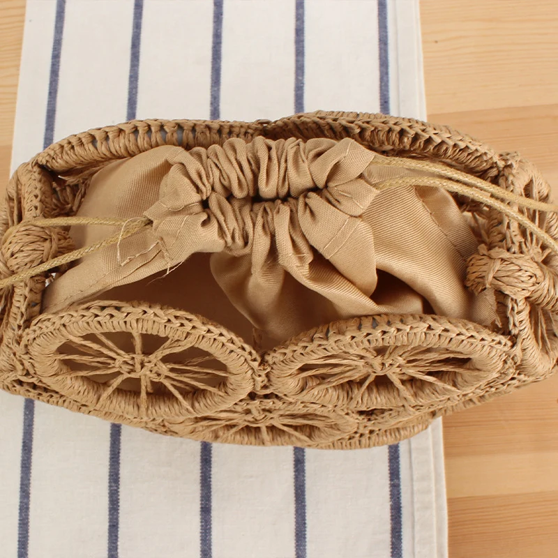 Runde Raffia-Schultertasche mit einzigartigem Strukturdesign Skanto
