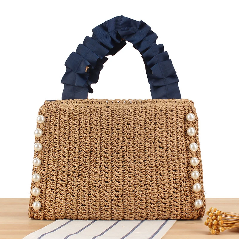 Handtasche mit hochwertigen Perlenverzierungen und modernem Rüschengriff Skanto