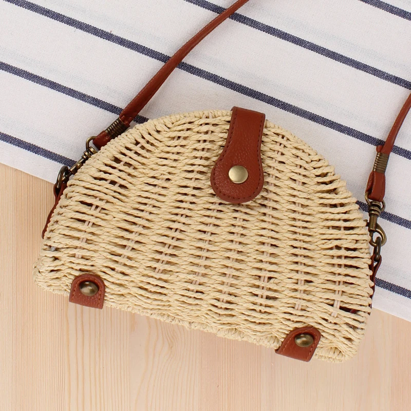 Rattan-Schultertasche im Halbmond-Design Skanto