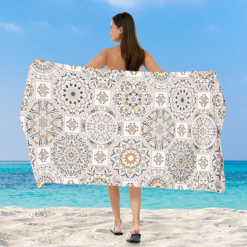 Großzügig geschnittenes Strandtuch mit elegantem Mosaik-Design Skanto
