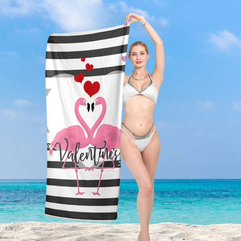 Elegantes und funktionales Strandtuch mit tropischem Flamingo-Design Skanto