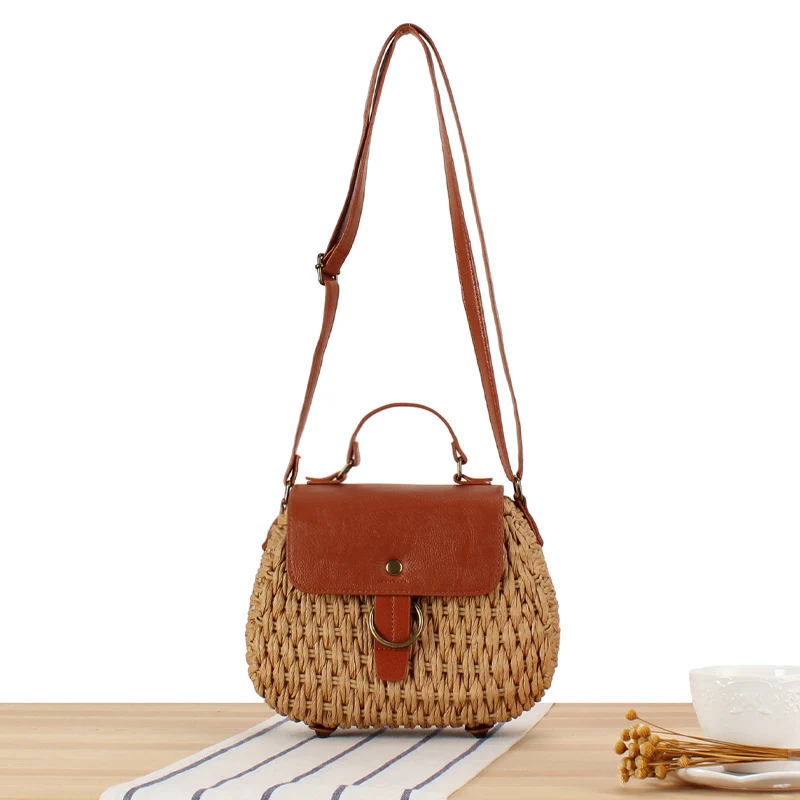 Handtasche mit eleganter Lederklappe und Flechtdesign Skanto