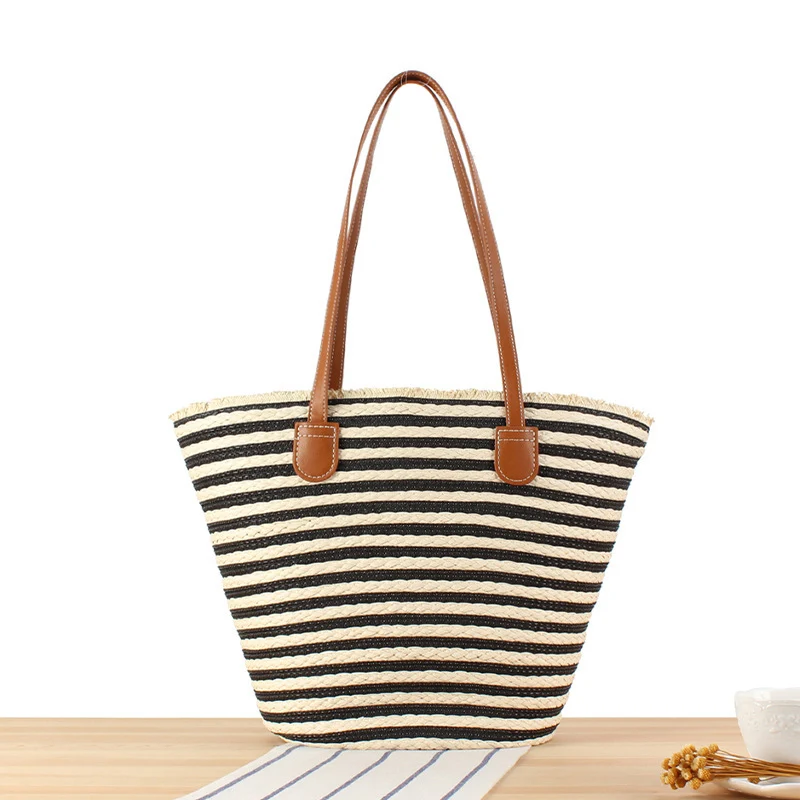 Geflochtene Strandtasche mit modernen Streifen und robusten Griffen Skanto