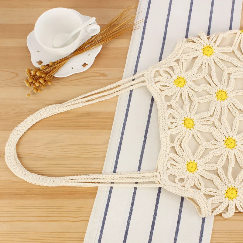 Handgefertigte Makramee-Tasche mit floralen Akzenten Skanto