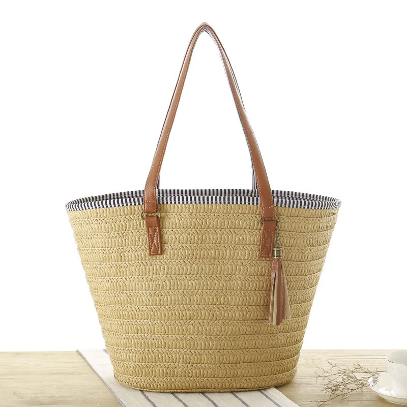 Geflochtene Strandtasche mit eleganten Ledergriffen Skanto