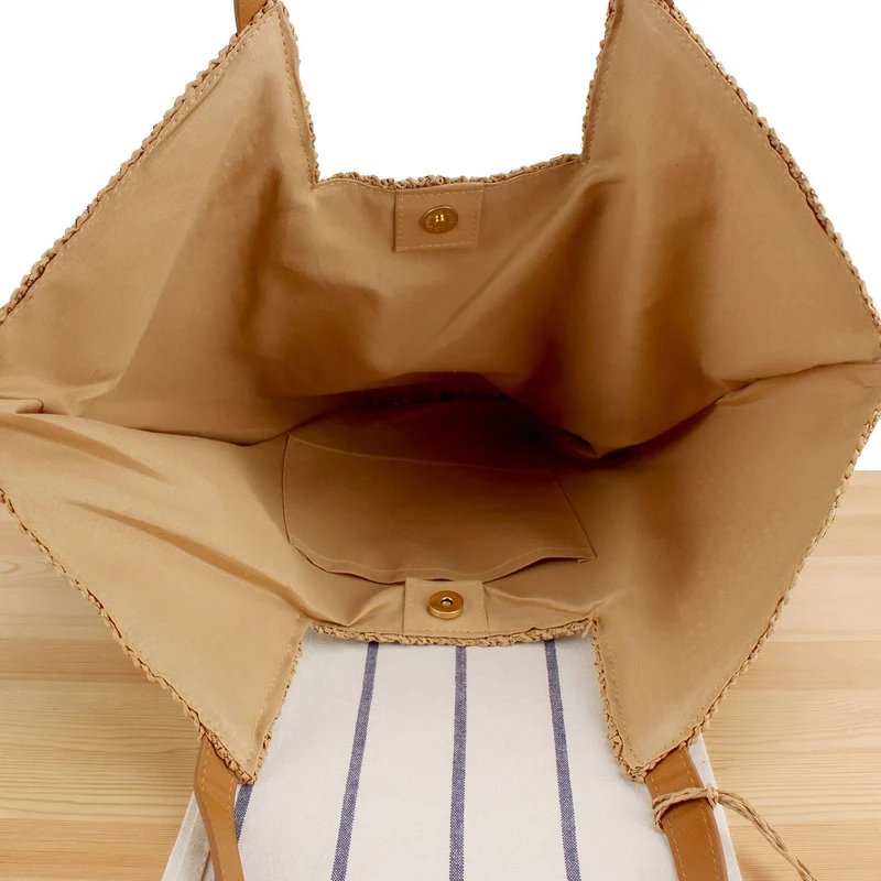 Handtasche aus handgewebtem Bast mit eleganten Lederakzenten Skanto