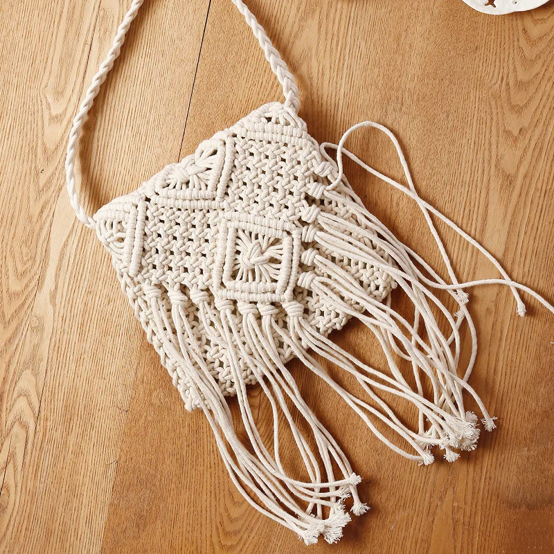 Makramee Schultertasche mit Fransen und dekorativen Details Skanto