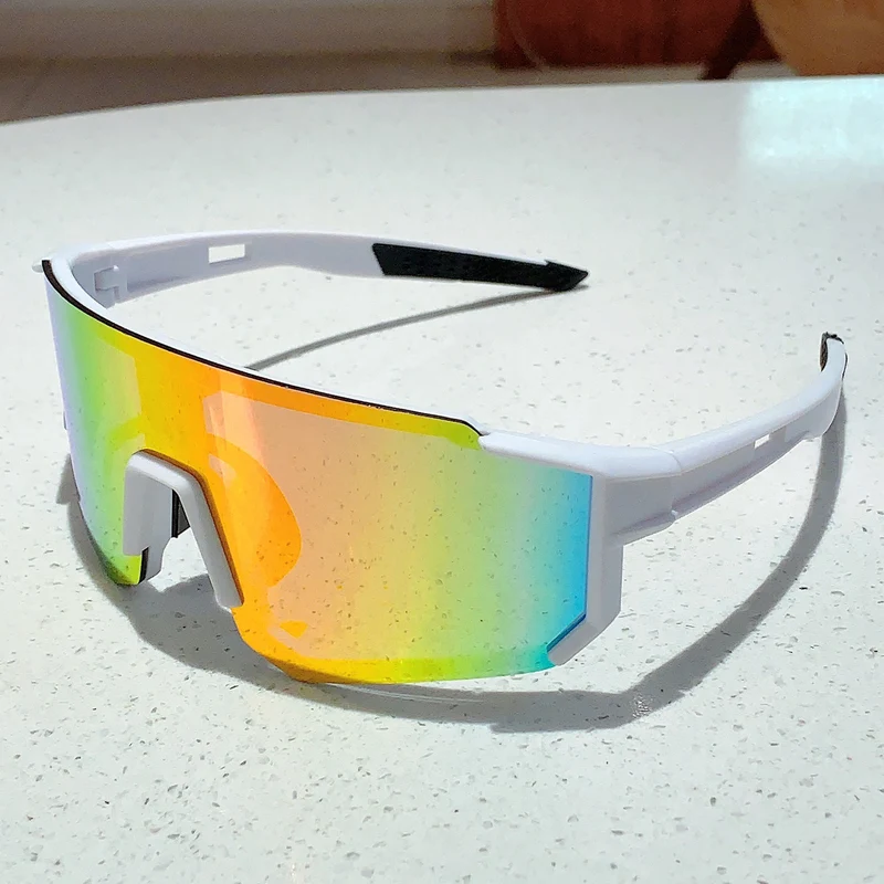 Unisex nan Sport Shield Sonnenbrille mit durchgehender verspiegelter Linse und verstellbarem Nasensteg Skanto