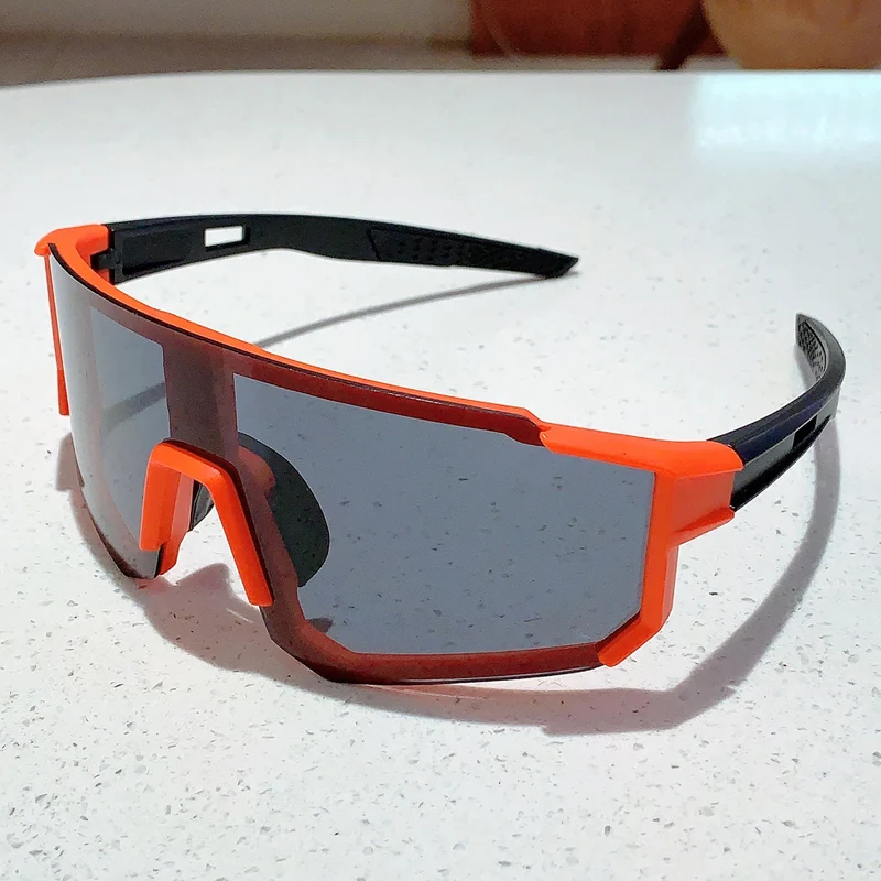 Unisex nan Sport Shield Sonnenbrille mit durchgehender verspiegelter Linse und verstellbarem Nasensteg Skanto