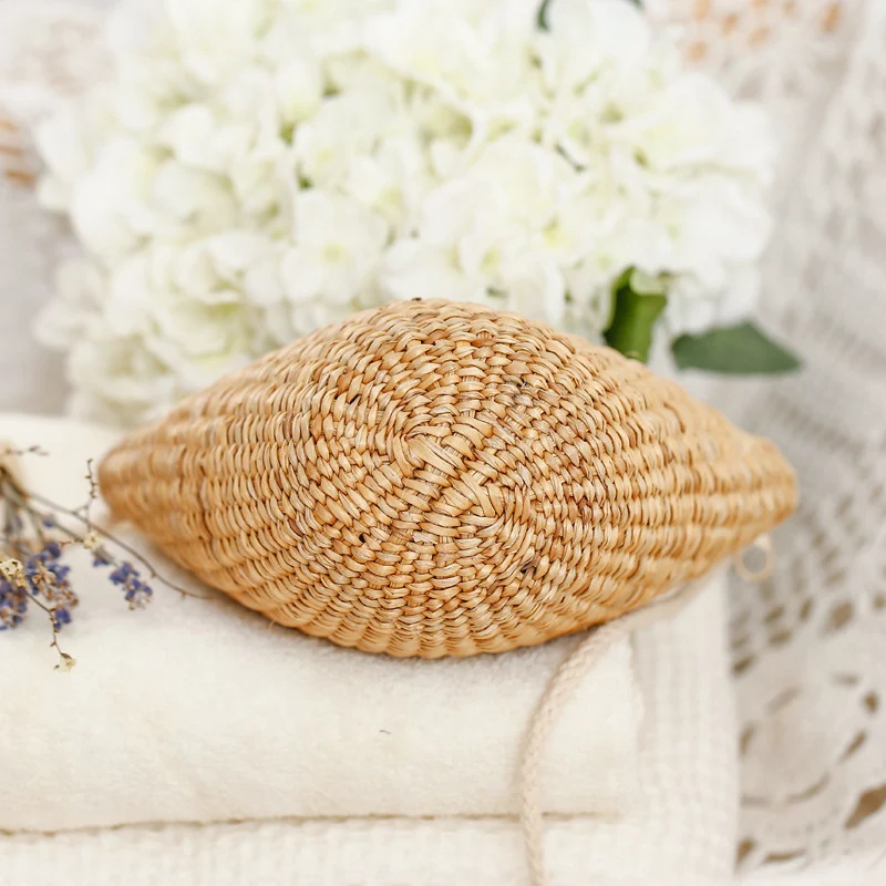 Handgemachte Stroh-Clutch mit elegantem Design Skanto