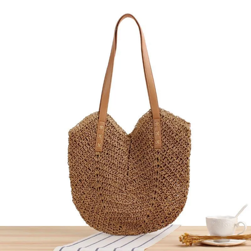 Geräumige Raffia-Umhängetasche mit Ledergriff Skanto