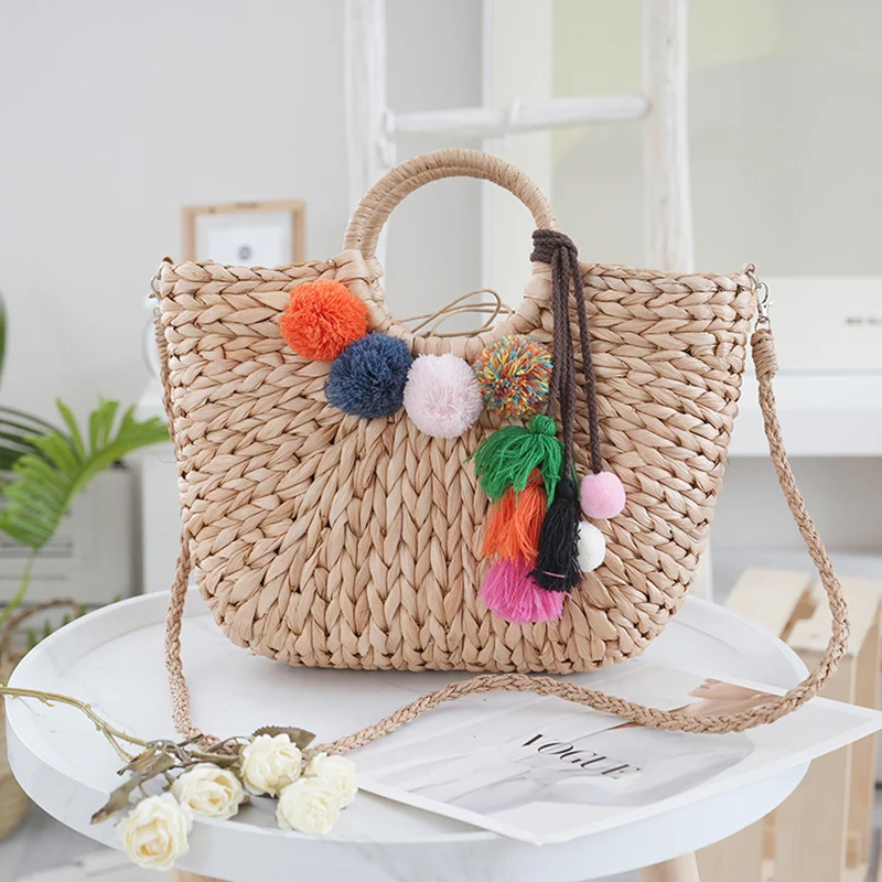 Korbtasche mit bunten Pompons Skanto