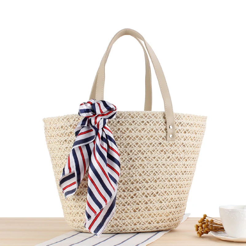 Strohtasche aus geflochtenem Material mit eleganter Schleifendekoration Skanto