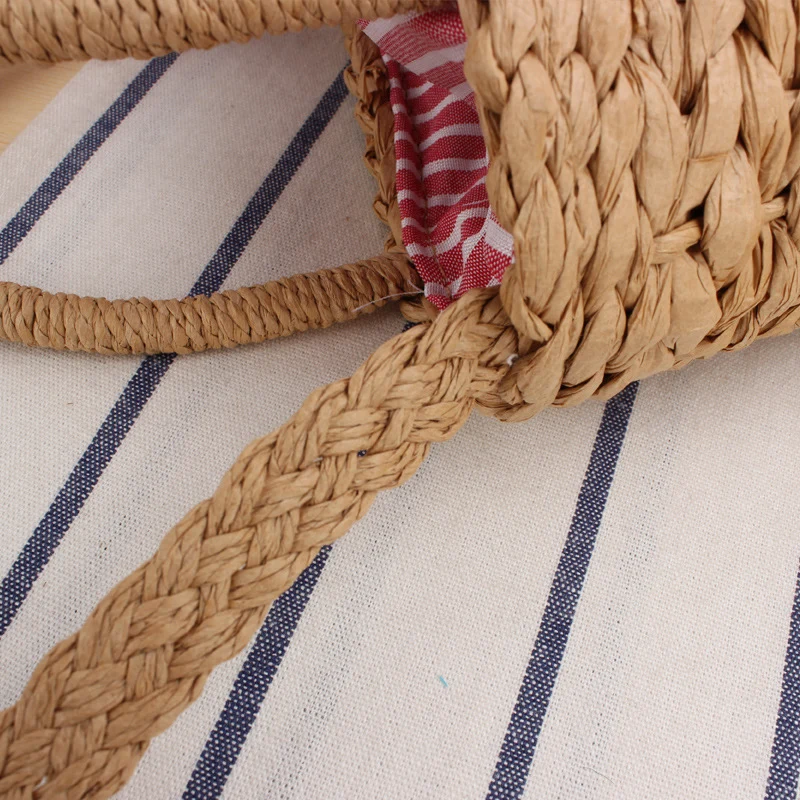 Korbtasche mit gehäkeltem Kirsch-Design Skanto