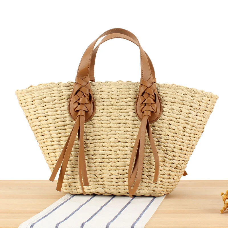 Geflochtene Strohtasche mit Lederriemen Skanto
