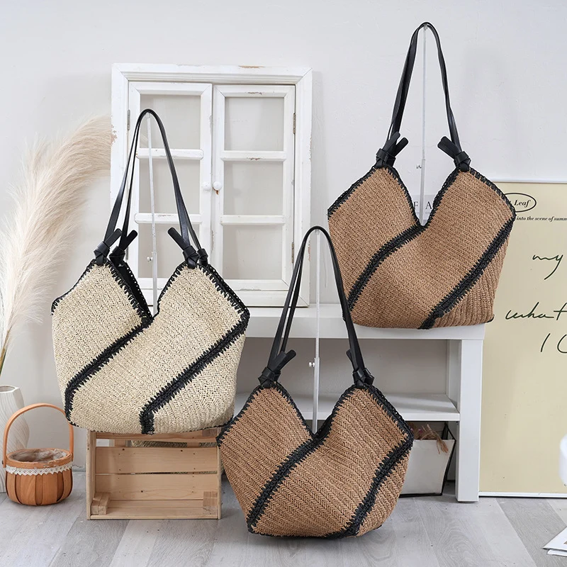Handtasche aus gewebtem Naturmaterial mit kontrastierenden Ledergriffen Skanto
