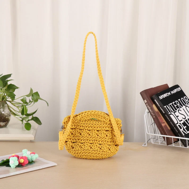 Handgefertigte Umhängetasche mit einzigartigem Strickdesign Skanto
